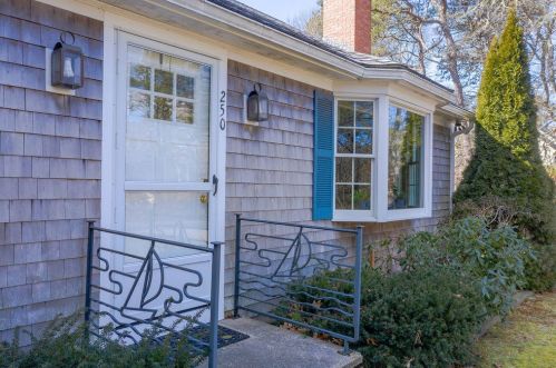 250 Candlewood Dr, Eastham MA 02642-2288 exterior