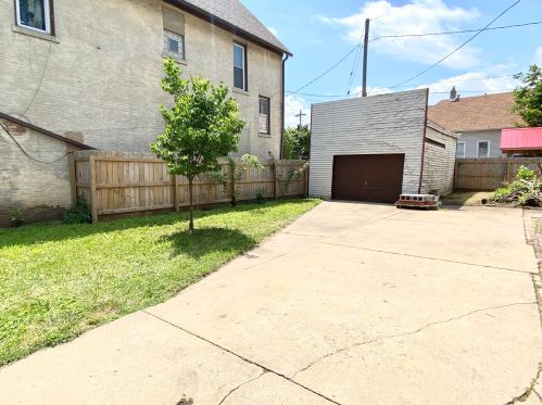 1985 Muskego Ave, Milwaukee WI 53204-3600 exterior