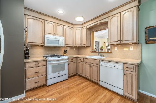 807 Bowline Dr, Lacey NJ 08731-3006 exterior