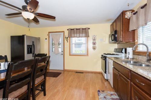 512 Emroy Ave, Elmhurst IL 60126-2020 exterior