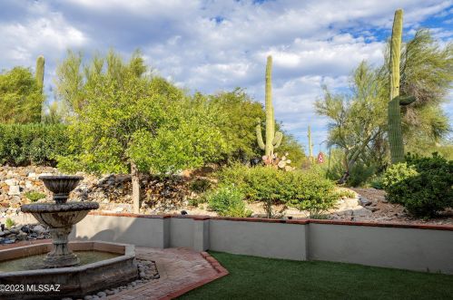 5300 Hacienda Del Sol Rd, Tucson AZ 85718-6054 exterior