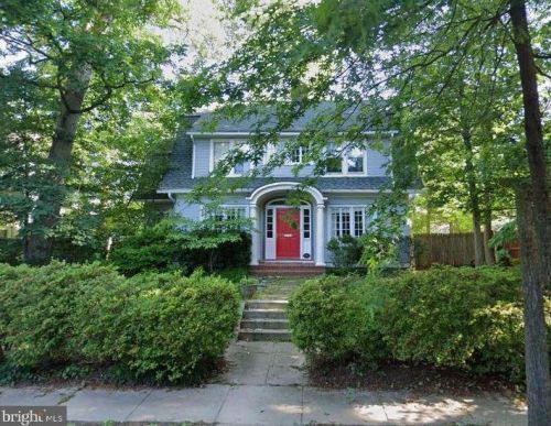 3907 Huntington St, Washington, DC 20015-1913