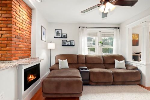 32 Lincoln St, North Andover MA  01845-2701 exterior