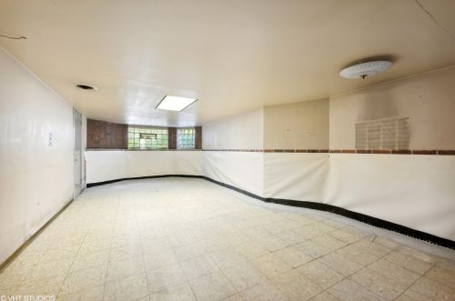 2726 Troy St, Chicago IL 60655-2320 exterior