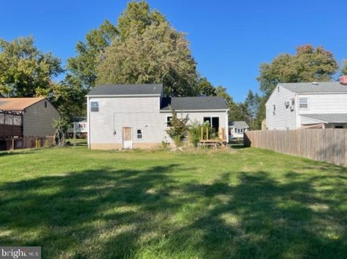 9 Shelton Ave, Trenton NJ  08618-1818 exterior