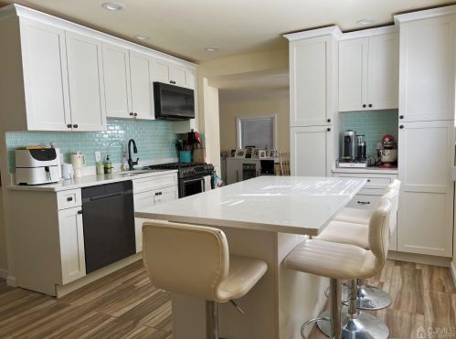 21 Raleigh Rd, Edison NJ  08817-3853 exterior