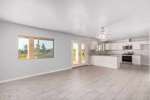 828 Cresta Loma Dr, Tucson AZ 85704-3706 exterior