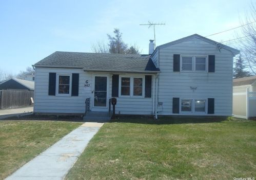 1463 4th St, Babylon NY  11704-4753 exterior