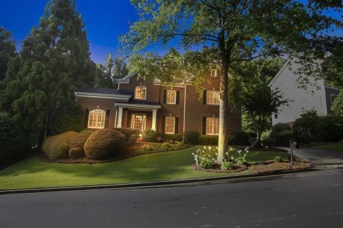 710 Lake Summit Dr, Atlanta, GA 30342-1919
