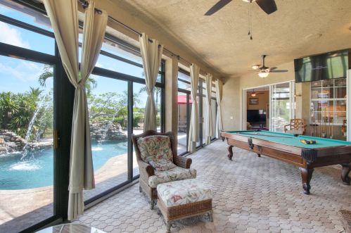 2718 Eagle Dr, Fort Pierce FL 34984-8913 exterior