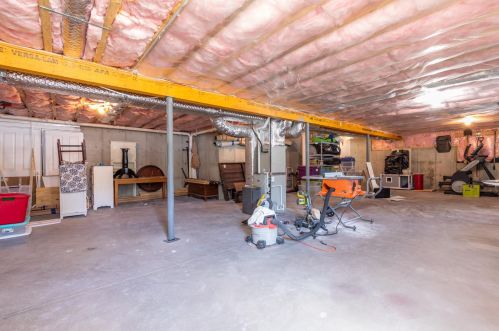 48 Collins St, Seabrook NH 03874-4603 exterior