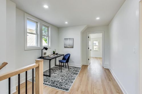 2830 Barry Ave, Chicago IL  60618-7016 exterior