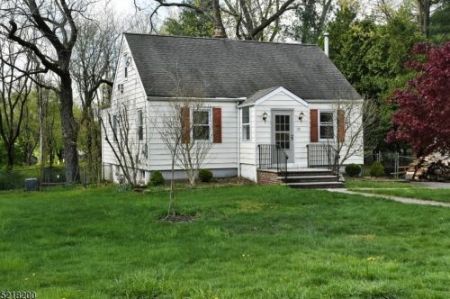 22 Longview Ave, Dover, NJ 07869-3009