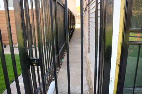 2252 Keeler Ave, Chicago IL 60652-1233 exterior