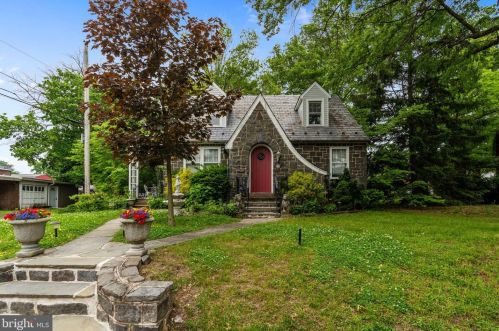 140 8th St, Quakertown, PA 18951-1560