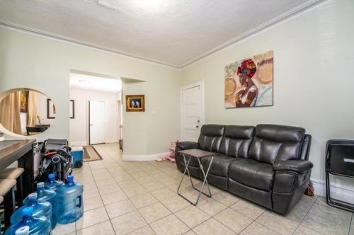 721 St, Union City NJ 07087-2207 exterior