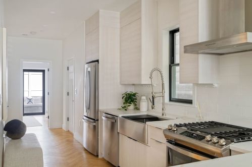 86 Princeton St, Boston, MA 02128-1611