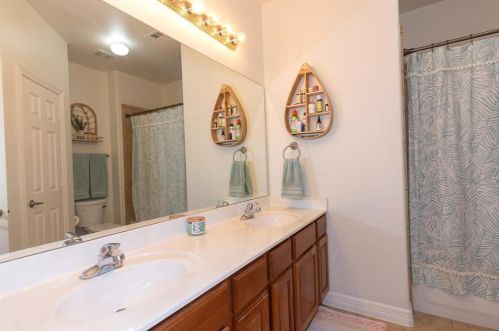 12504 Emerald Oaks Dr, Austin TX 78748 exterior