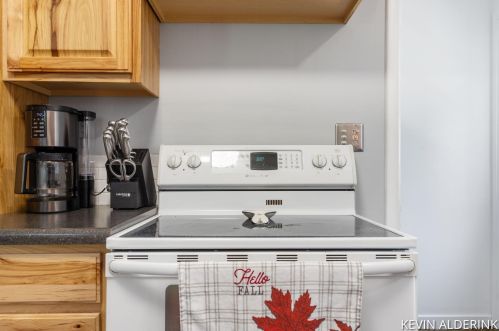 5482 Ravine Rd, Kalamazoo MI 49009-9002 exterior