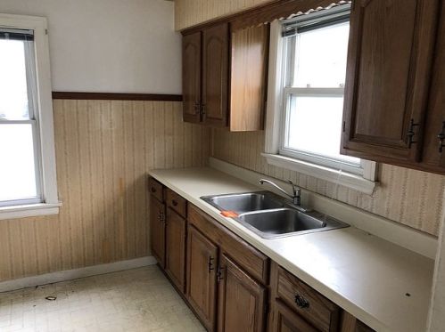 10615 Springfield Ave, Chicago IL 60655-3830 exterior