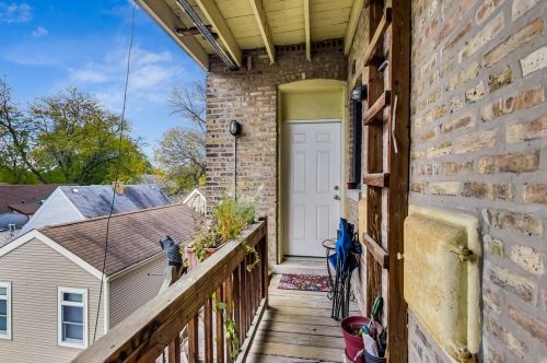 2149 Argyle St, Chicago IL 60625-1377 exterior