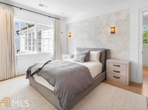 2312 Montview Dr, Atlanta GA 30305-4071 exterior