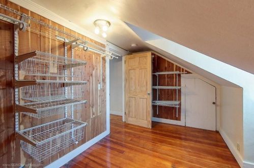 15 Dean Ave, Middletown RI 02840-3406 exterior