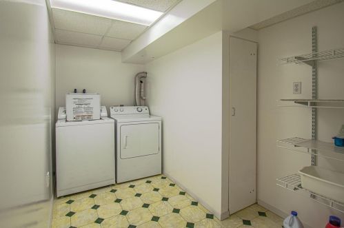 1242 Hyannis Dr, Saint Louis MO 63146-4639 exterior