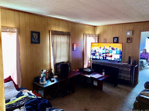 59 Mechanic St, Killingly CT 06239-2829 exterior