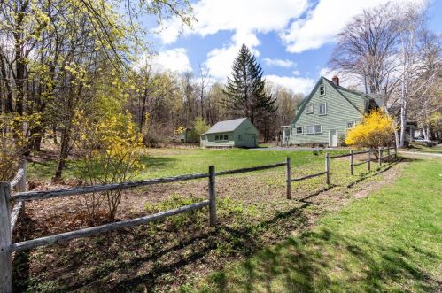 37 Lake St, Concord, NH 03301-3215