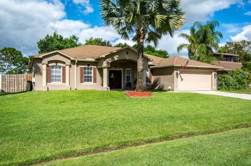 2081 Burlington St, Fort Pierce FL  34984-4350 exterior