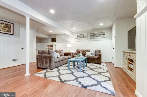 2122 Rampart Dr, Alexandria VA exterior