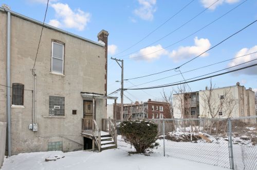 221 Mozart St, Chicago, IL 60612-1910