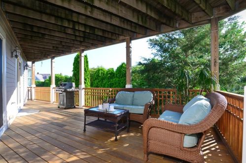 151 Allston Ave, Middletown RI 02842-5803 exterior