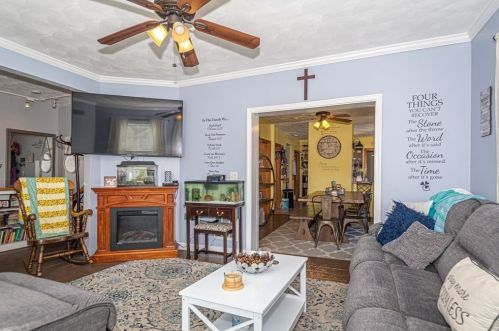 327 Middlesex St, North Andover MA 01845-3438 exterior