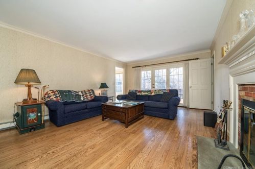 21 Colonial Ln, Ridgefield CT 06877-1921 exterior