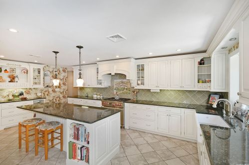 29 Kendrick Ln, Huntington Station NY 11746-7829 exterior