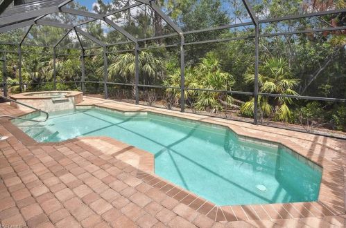 12687 Biscayne Ct, Naples FL 34105-4935 exterior