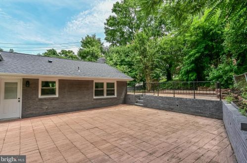 2002 Belle View Blvd, Alexandria VA 22307-1360 exterior