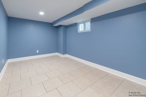 8621 Yates Blvd, Chicago IL  60617-2319 exterior