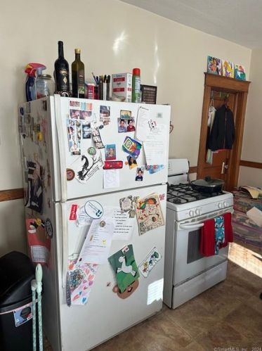 260 Grove St, New Britain CT 06053-3762 exterior