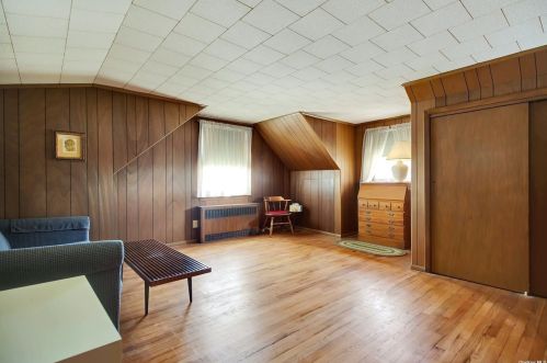 14 Henderson Ave, Valley Stream NY 11580-3025 exterior