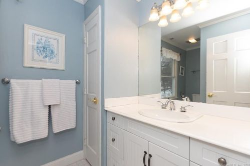 29 Kensett Ave, Wilton CT 06897-4401 exterior