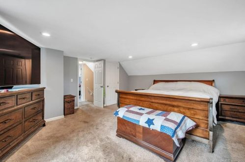 19 Burnham St, Enfield CT 06082-6102 exterior