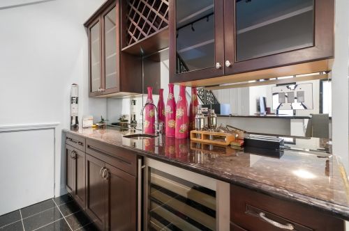 1725 Winchester Ave, Chicago IL 60622-1393 exterior