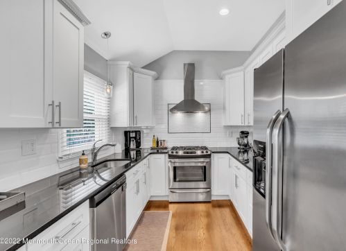 35 Arno St, Oakhurst NJ 07755-1002 exterior