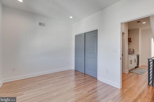 1009 Greenwich St, Philadelphia PA 19147-6409 exterior