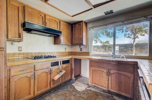 17332 Anglin Ln, Tustin CA 92780-1904 exterior