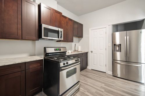 5602 Paulina St, Chicago, IL 60636-1222