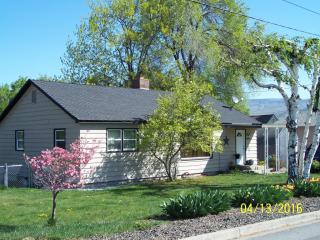 1608 Central Ave, Wenatchee, WA 98801-1414